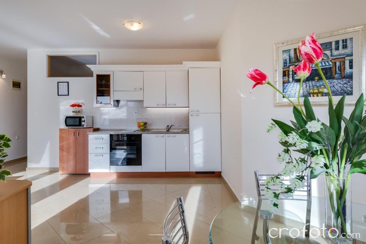 Apartmani Niko Kozino ภายนอก รูปภาพ