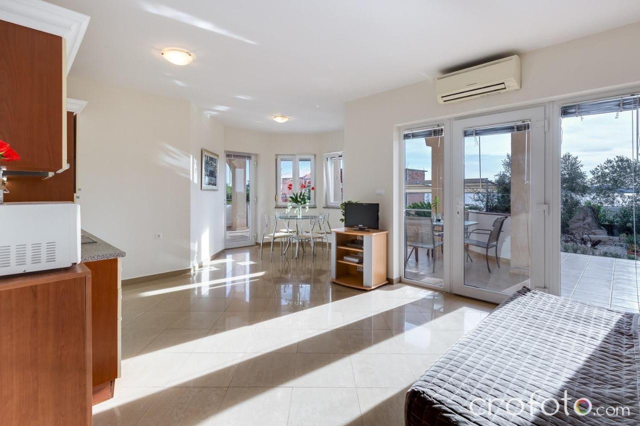 Apartmani Niko Kozino ภายนอก รูปภาพ